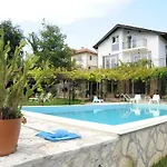 Regina Serafina Villa