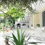 Regina Serafina Villa *